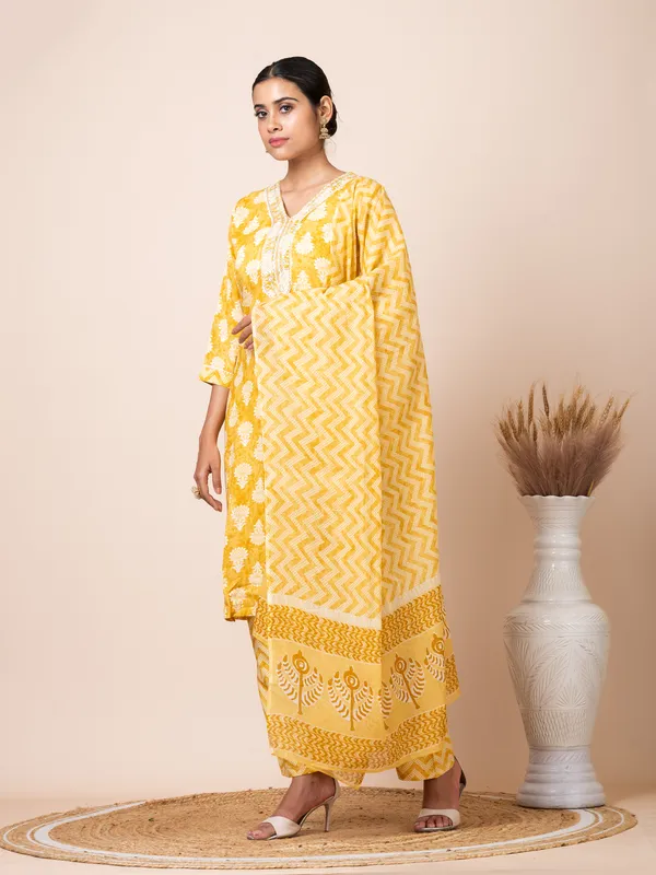 Mustard_Cotton_Printed_Kurta_Set_For_Women