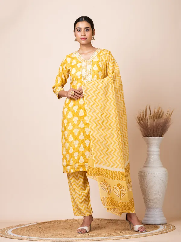 Mustard_Cotton_Printed_Kurta_Set_For_Women