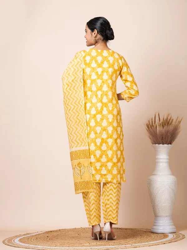 Mustard_Cotton_Printed_Kurta_Set_For_Women