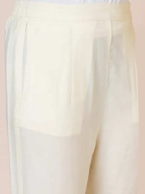 Off-White_Muslin_Printed_Kurta_Set_For_Women