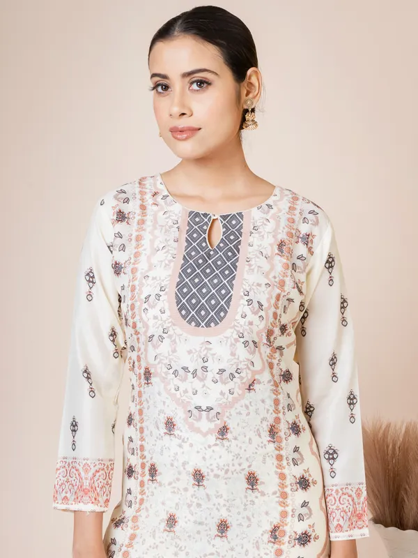 Off-White_Muslin_Printed_Kurta_Set_For_Women