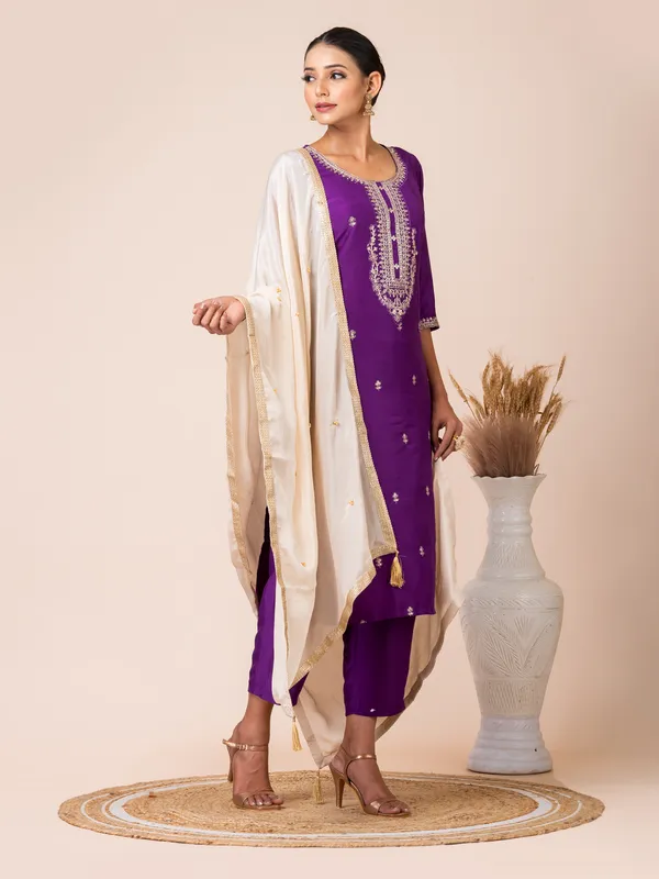 Purple_Silk_Embroidered_Kurta_Set_For_Women