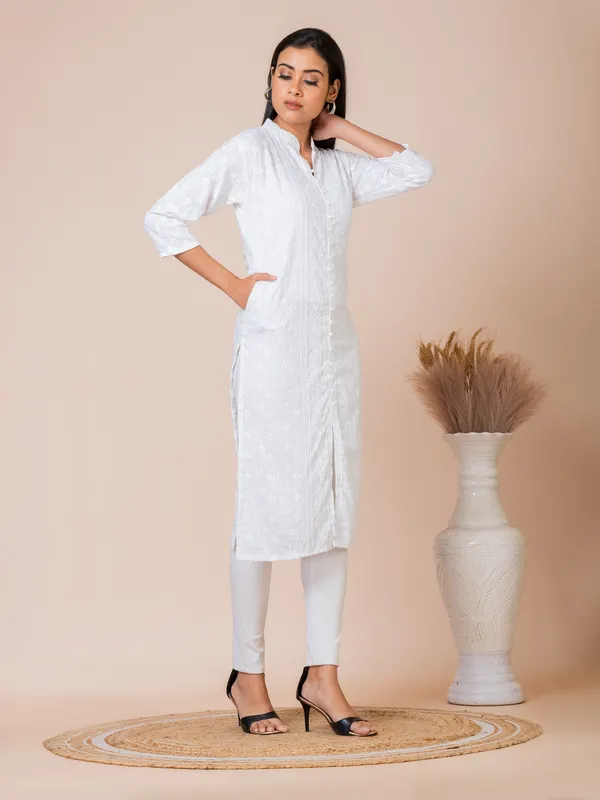 White_Cotton_Chikankari_Kurti_For_Women