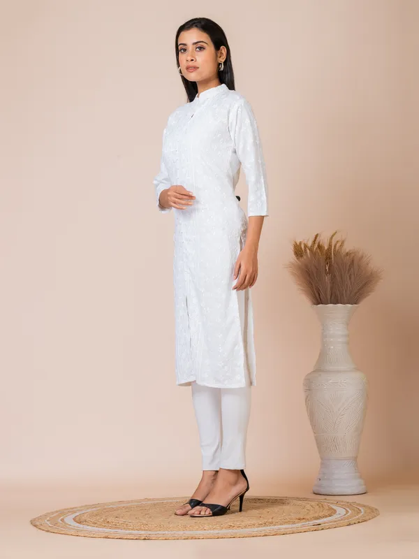White_Cotton_Chikankari_Kurti_For_Women