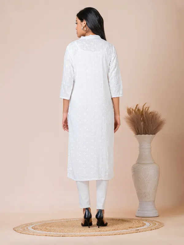 White_Cotton_Chikankari_Kurti_For_Women