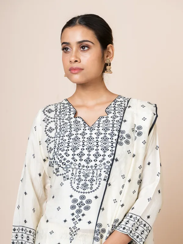 White_Muslin_Printed_Kurta_Set_For_Women