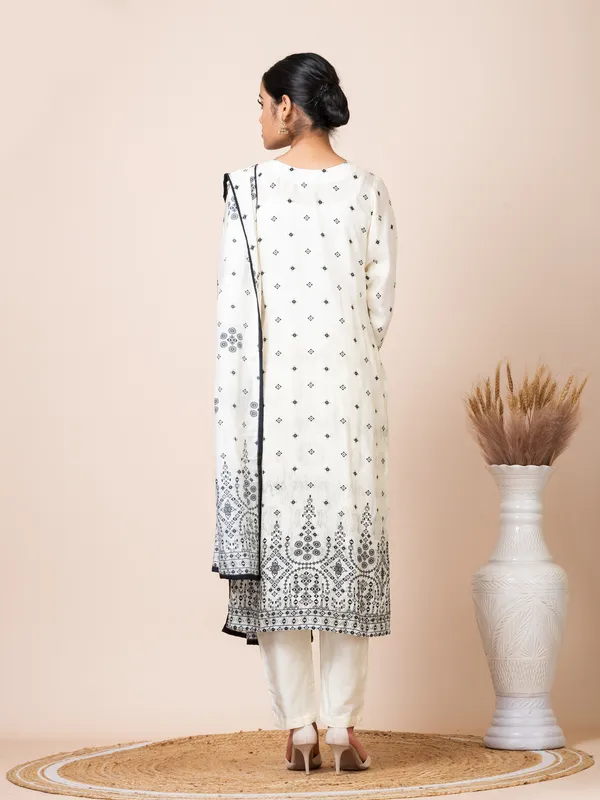 White_Muslin_Printed_Kurta_Set_For_Women