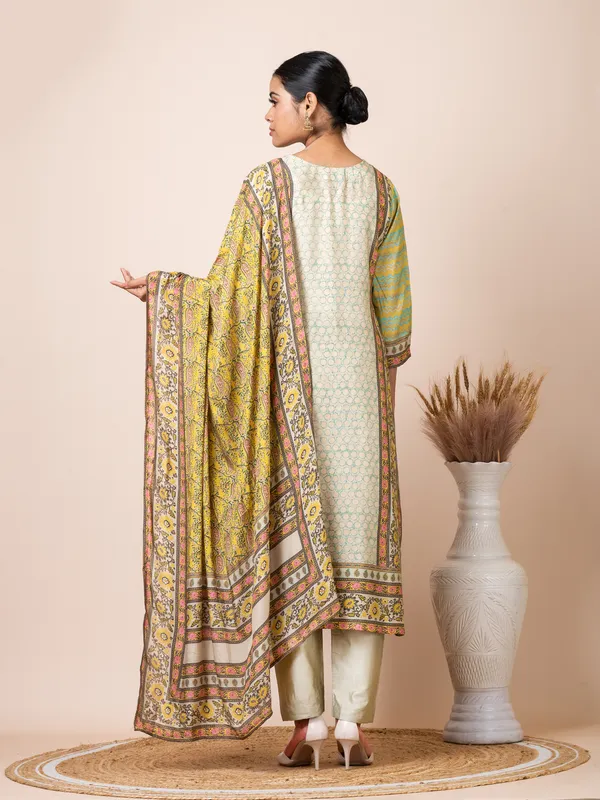 Yellow_Muslin_Printed_Kurta_Set_For_Women