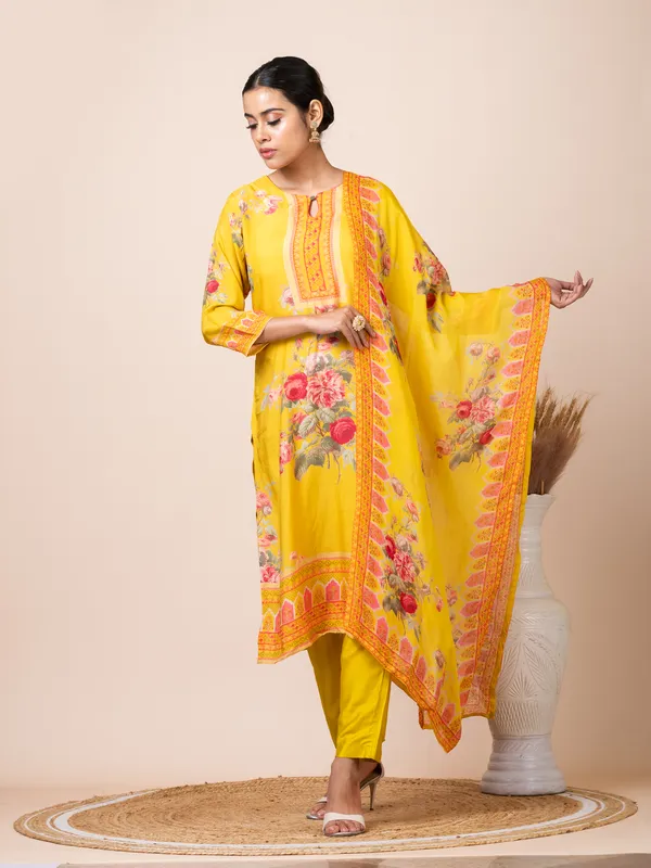 Yellow_Muslin_Printed_Kurta_Set_For_Women