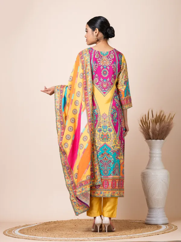 Multicolour_Muslin_Printed_Kurta_Set_For_Women