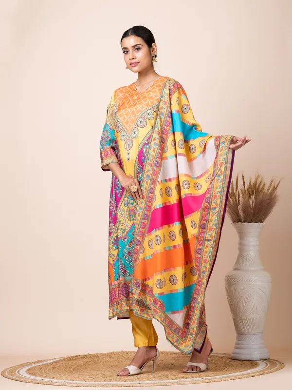 Multicolour_Muslin_Printed_Kurta_Set_For_Women
