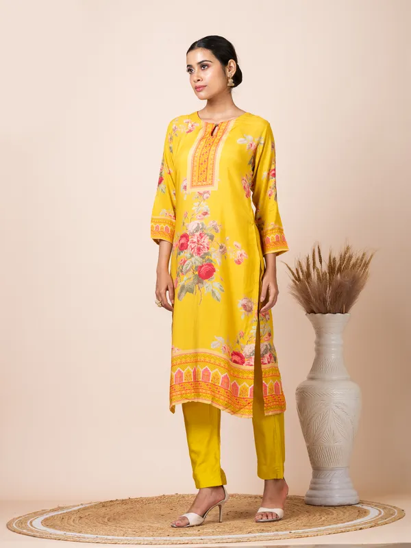 Yellow_Muslin_Printed_Kurta_Set_For_Women
