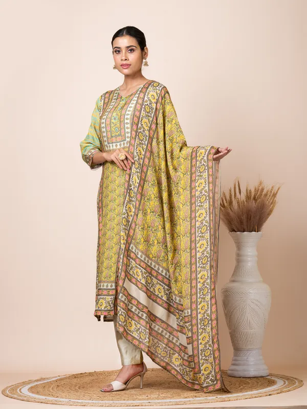 Yellow_Muslin_Printed_Kurta_Set_For_Women