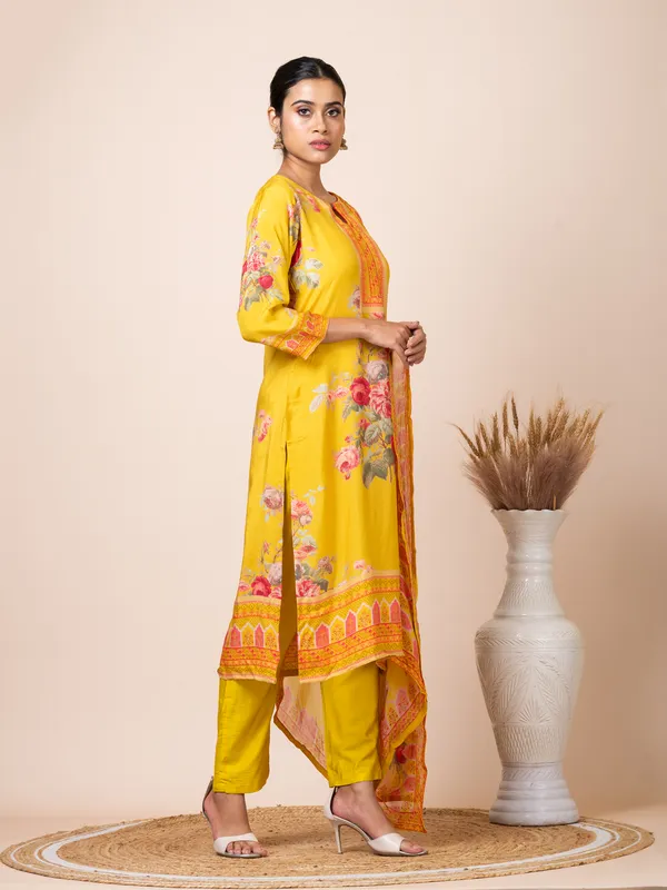 Yellow_Muslin_Printed_Kurta_Set_For_Women