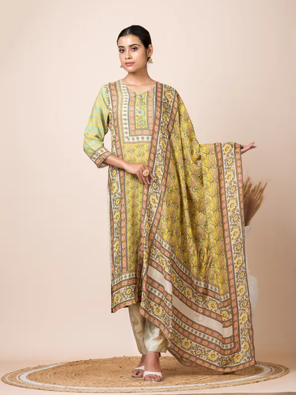 Yellow_Muslin_Printed_Kurta_Set_For_Women