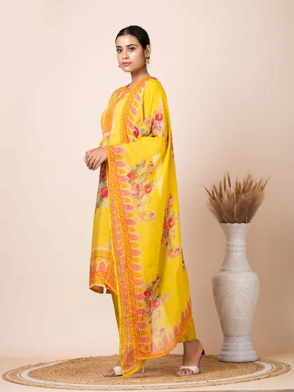 Yellow_Muslin_Printed_Kurta_Set_For_Women