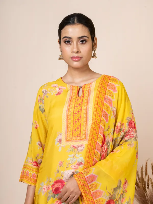 Yellow_Muslin_Printed_Kurta_Set_For_Women