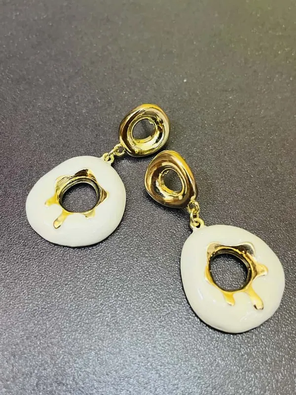 White_Gold_Artistics_Hoops_Earrings_For_Women