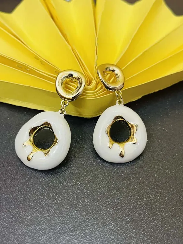 White_Gold_Artistics_Hoops_Earrings_For_Women