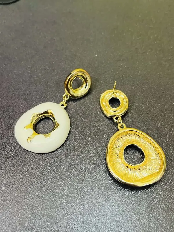 White_Gold_Artistics_Hoops_Earrings_For_Women