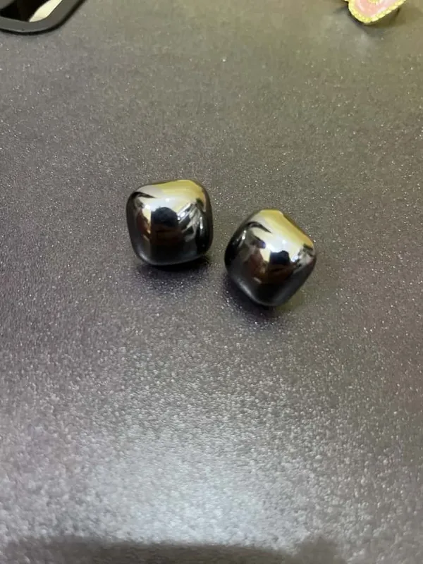Black_Gloosy_Earring_For_Women
