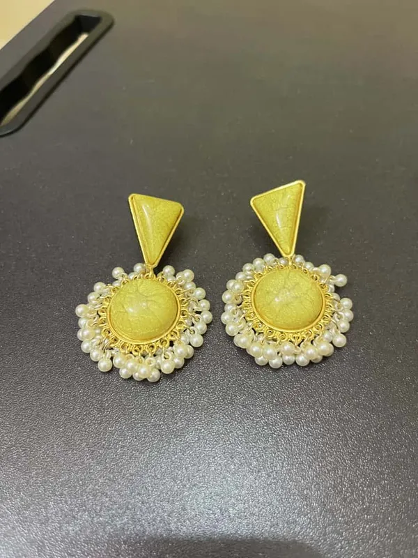 Yellow_Sunehri_Royal_Earrings_For_Women
