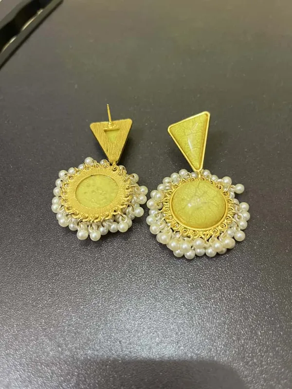Yellow_Sunehri_Royal_Earrings_For_Women