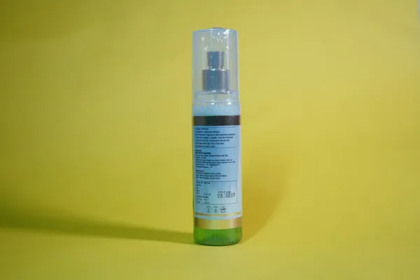 Makeup_Remover_Clears_Oil_And_Dirt,_Prevents_Clogged_Pores