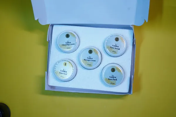 Golden_Facial_Glow_Kit_For_Brighten_And_Revitalize_Skin