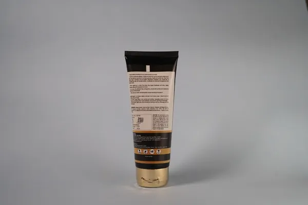 3_In_1_Face_Wash_Cleanses,_Exfoliates,_Detoxifies,_Removes_Dirt_And_Excess_Oil