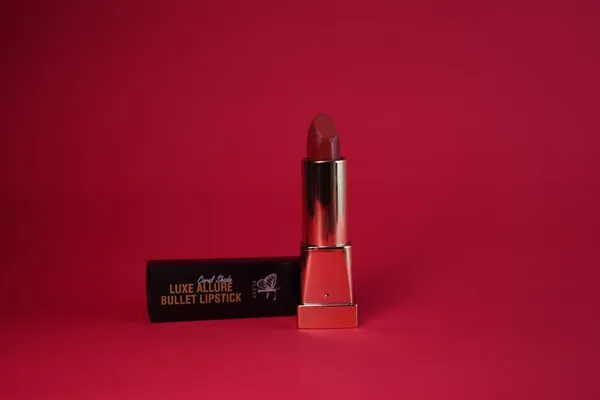 Opulent_Glam_Liquid_Lipstick_(Light_Brown_Shade_)