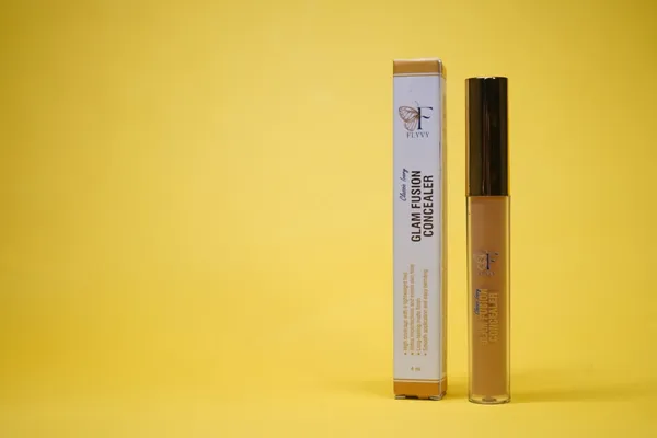 Liquid_Concealer_(Sunlit_Beige)_(Medium_Yellow)