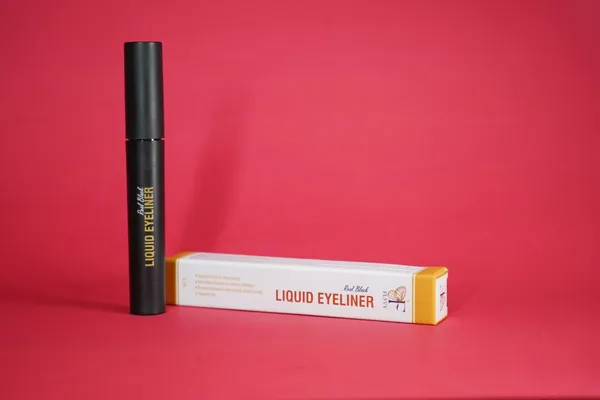 Liquid_Eyeliner_(Black_Shade)
