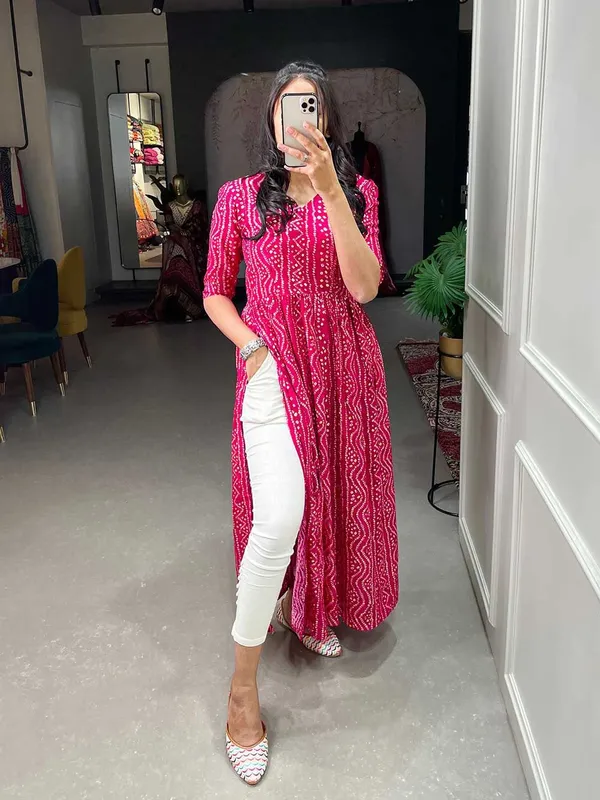 Pink_Premium_Crepe_Bandhani_Kurta_For_Women