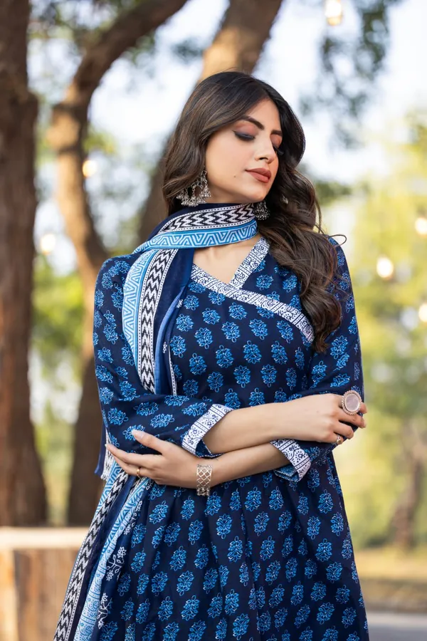 ELEGANT_STRAIGHT_KURATI_DUPATTA_SET
