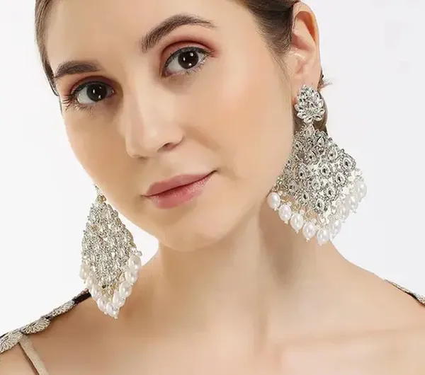 Silver_Elegant_Kundan_Pearl_Chandelier_Earrings