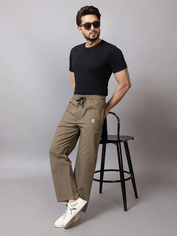 Brown_Cotton_Blend_Solid_Track_Pants_For_Men