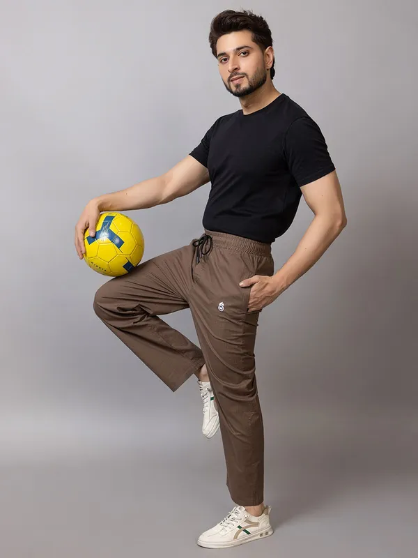 Brown_Cotton_Blend_Solid_Track_Pants_For_Men