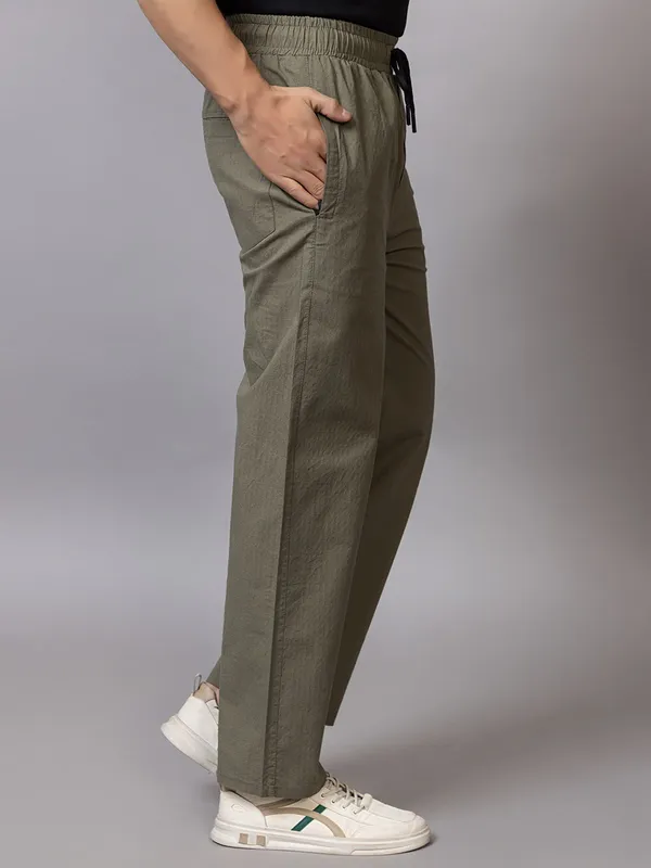 Olive_Cotton_Blend_Solid_Track_Pants_For_Men