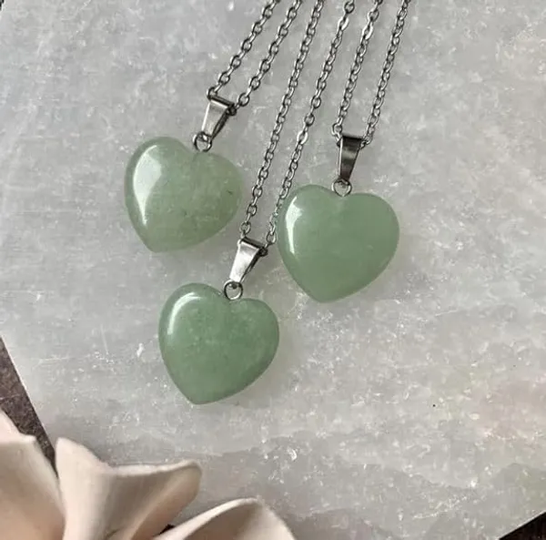 Green_Aventurine_Stone_Heart_Shape_Pendant_For_Unisex