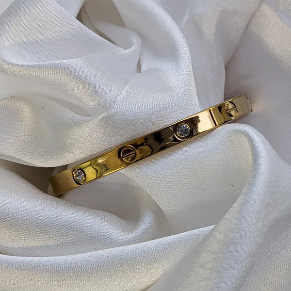 Elegant_Brand_Inspired_Love_Bracelet_with_CZ_Stone_(Anti-Tarnish)