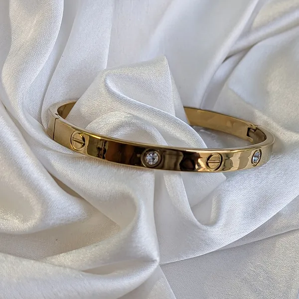 Elegant_Brand_Inspired_Love_Bracelet_with_CZ_Stone_(Anti-Tarnish)