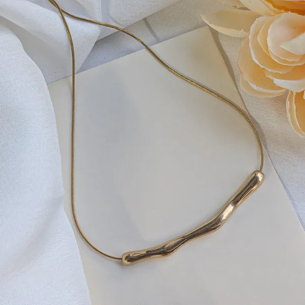 Golden_Wave_Bar_Necklace_For_Women