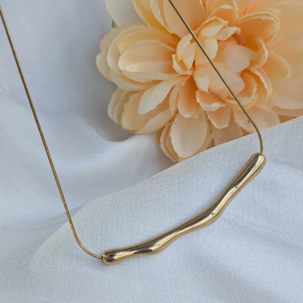 Golden_Wave_Bar_Necklace_For_Women