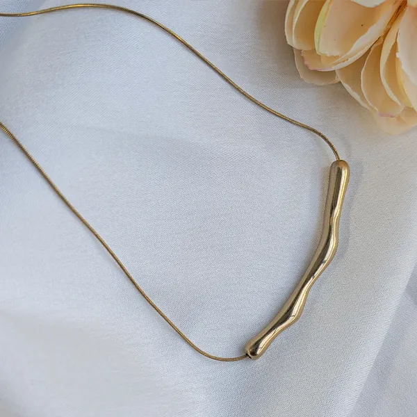 Golden_Wave_Bar_Necklace_For_Women