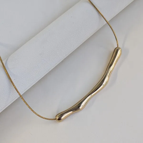 Golden_Wave_Bar_Necklace_For_Women