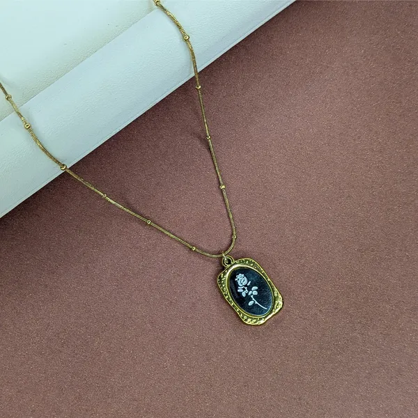 Anti_Tarnish_Vintage_Gothic_Rose_Cameo_Oval_Pendant