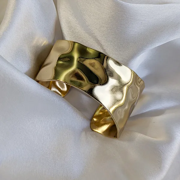 Elegant_Gold-Tone_Hammered_Cuff_Bracelet_For_Women_&_Girls