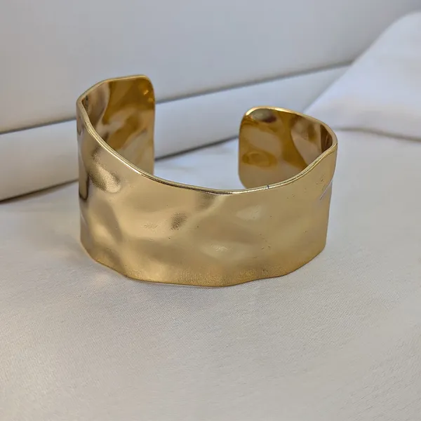 Elegant_Gold-Tone_Hammered_Cuff_Bracelet_For_Women_&_Girls
