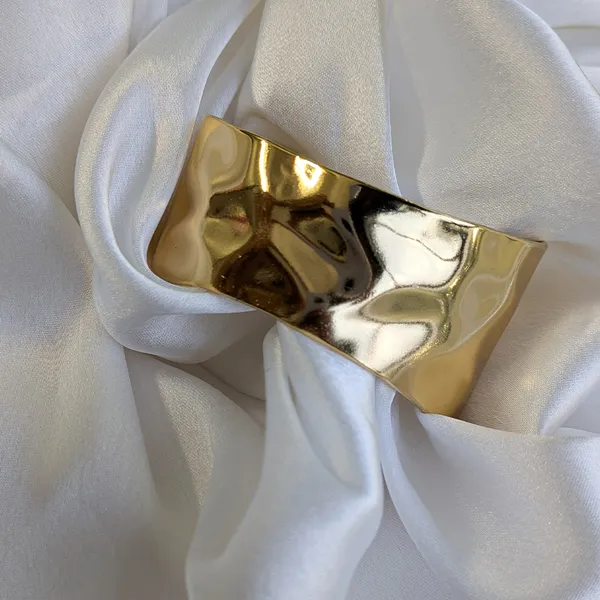 Elegant_Gold-Tone_Hammered_Cuff_Bracelet_For_Women_&_Girls